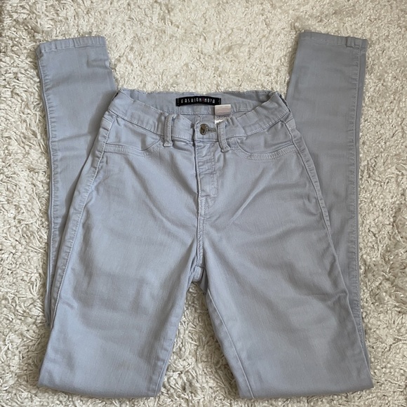 Fashion Nova • Lilac Grey Canopy Jeans size 3 (W25) - Picture 5 of 6